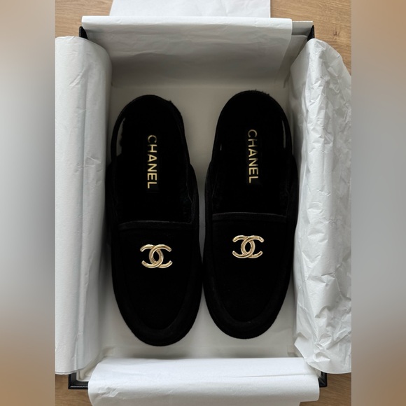 Chanel asking back loafers - Picture 2 of 9